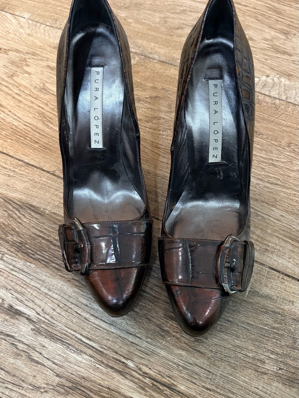 Pura López Brown Croc-Embossed Pointed-Toe Pumps with Buckle
